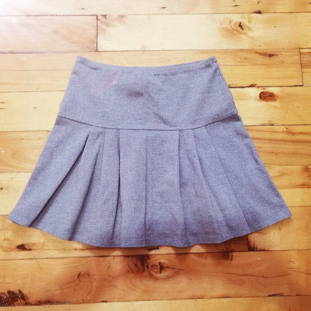 Grey pleated skirt